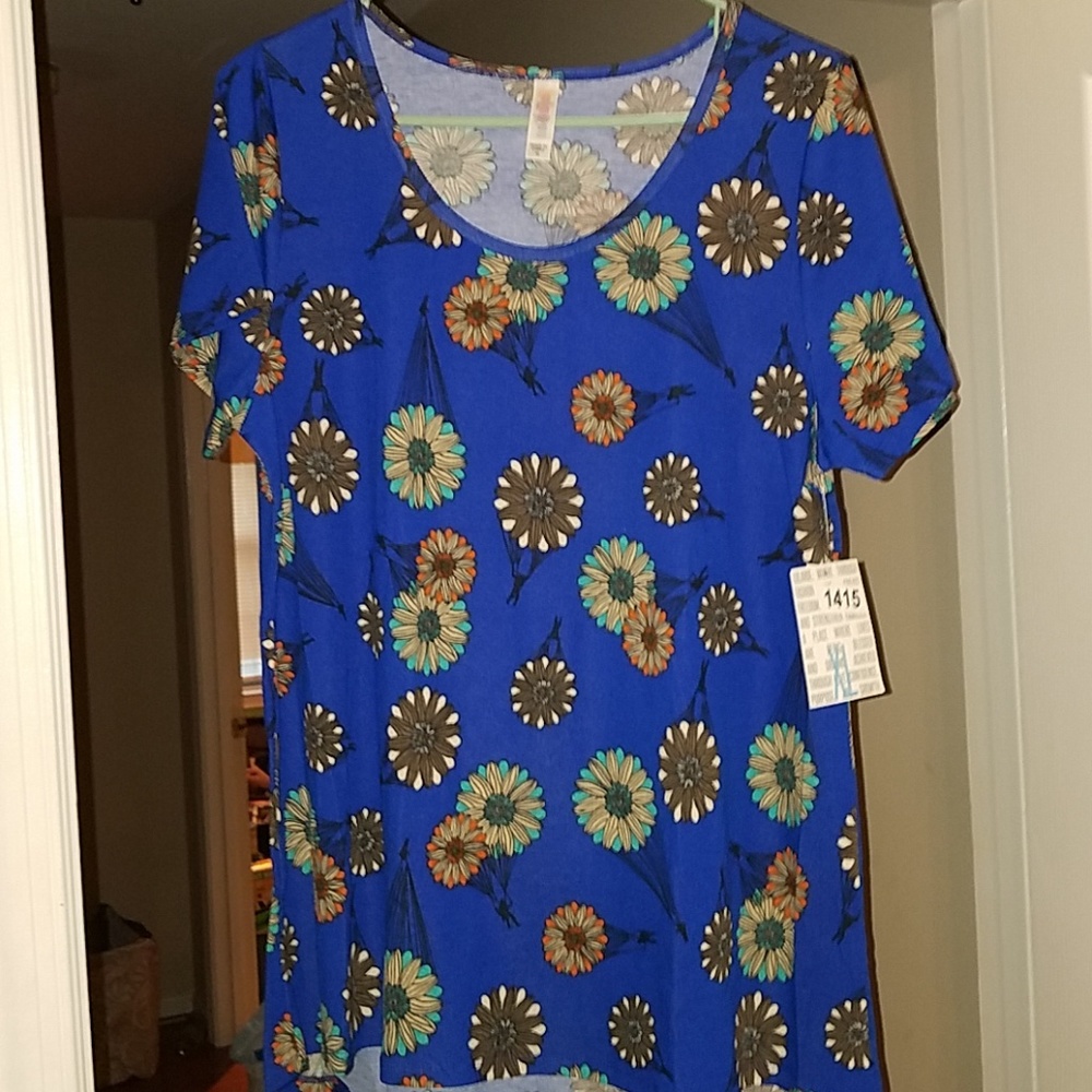 Brand new XL Lularoe Classic Tee